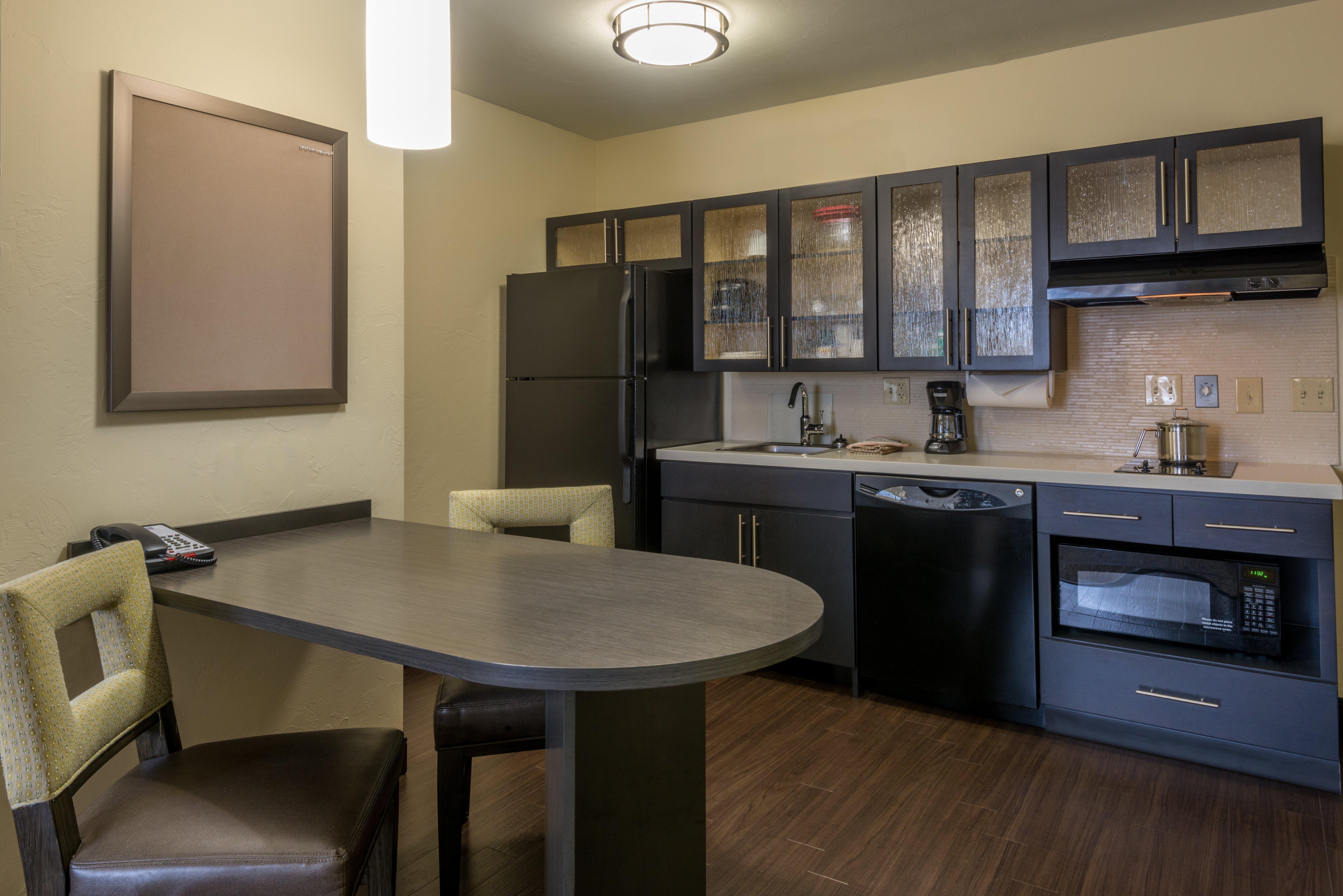 Candlewood Suites Del City By Ihg Exteriör bild