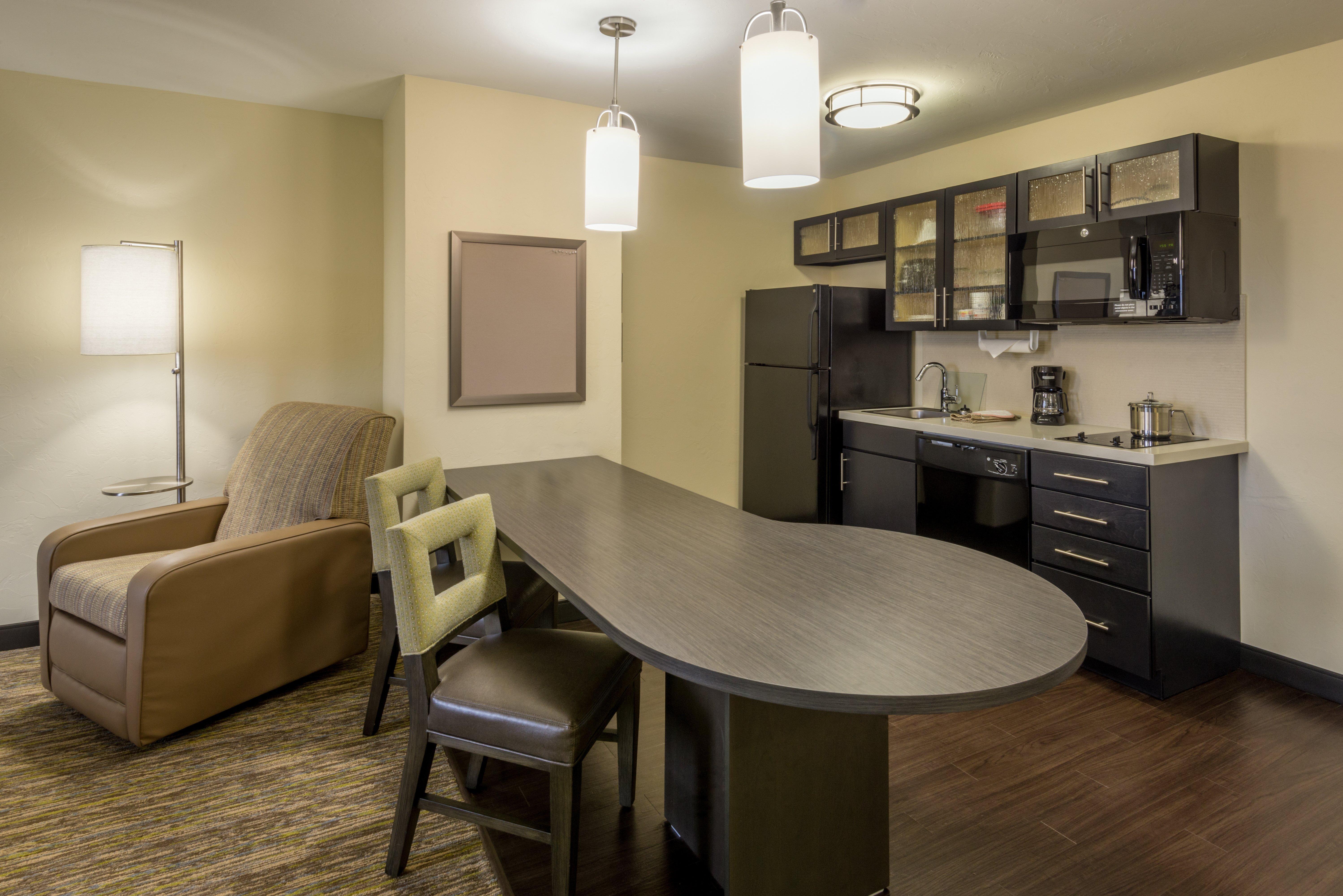 Candlewood Suites Del City By Ihg Exteriör bild